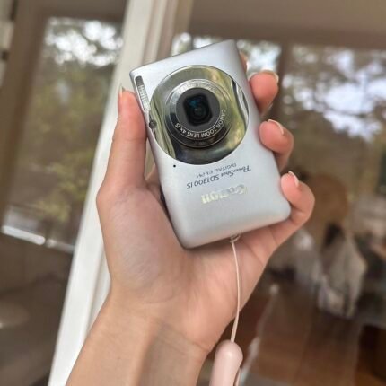 Canon powershot SD1300 IS Digital Camera in silver ❤️ 📸